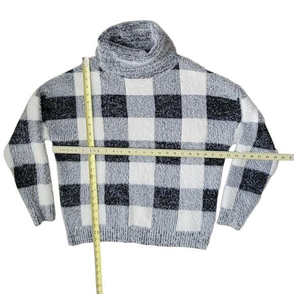 Kut from the Kloth Evea Buffalo Plaid Plush Over-sized Turtleneck Sweater - Picture 7 of 10